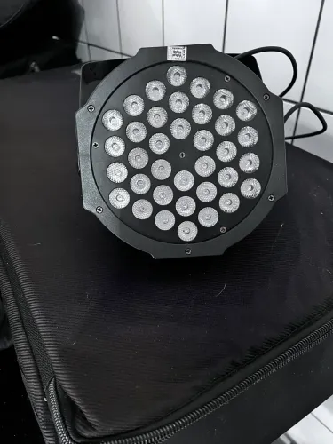 12 canhões de 36 leds + case