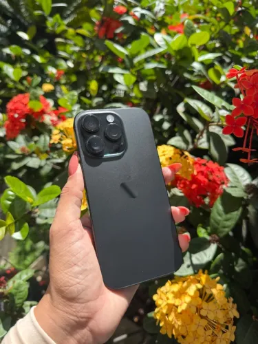 iPhone 16 Pro preto branco conservado sem nenhum detalhes