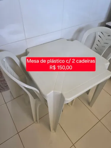 Mesa plástico com 2 cadeiras