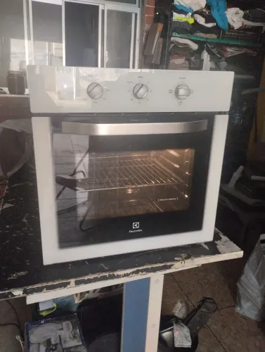 Forno elétrico Eletrolux embutir 80 litros zerado 