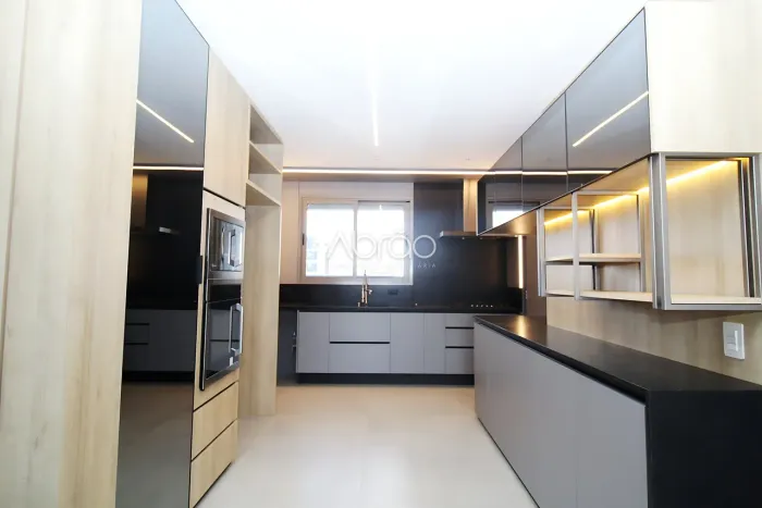 Apartamento semimobiliado para alugar com 3 suítes no centro de Curitiba - 138 m² - Artsy 