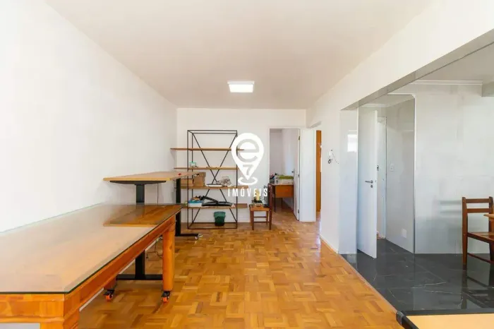 Apartamento à venda na Av. Liberdade (SP) | 70m², 2 dormitórios, frente, 2 vagas