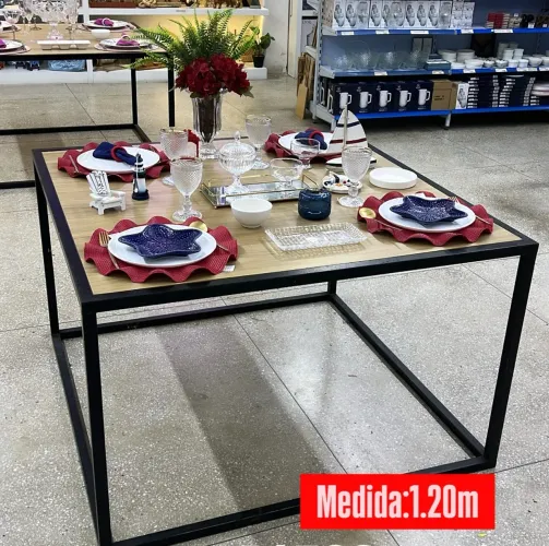 Mesa madeira e metalon para lojas 