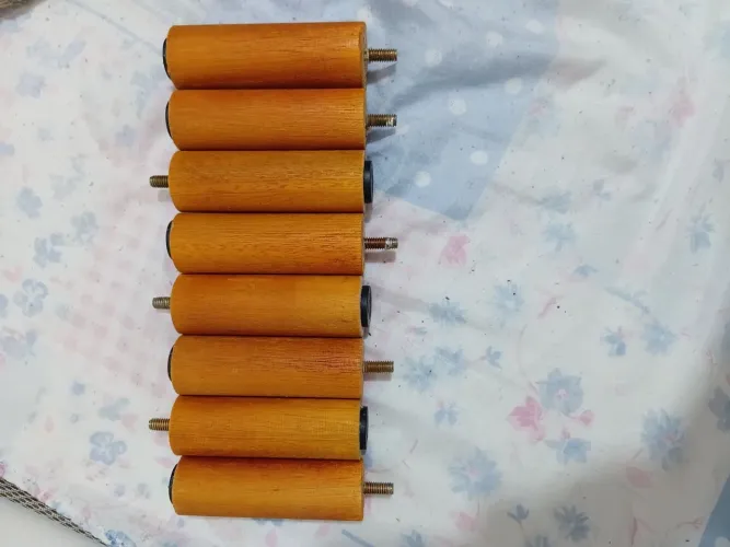 PÉS DE MADEIRA PARA MÓVEIS. ( 8 unidades)