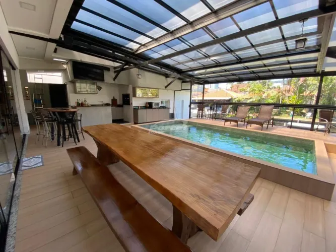 CASA DE ALTO PADRÃO NA MARINA CAMBORIÚ BALNEÁRIO CAMBORIÚ