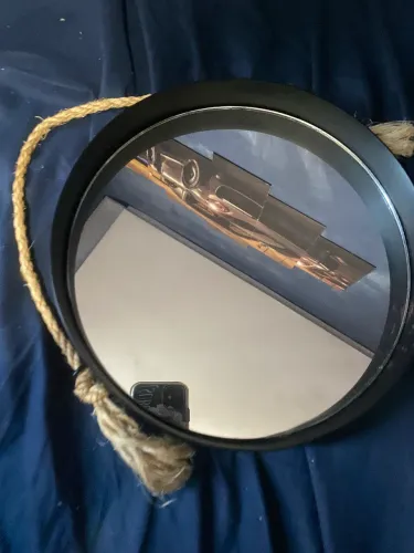 Espelho circular preto com corda semi novo pequeno detalhe na pintura