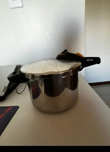 Panela de Pressão Tramontina em Aço Inox - Excelente Estado!