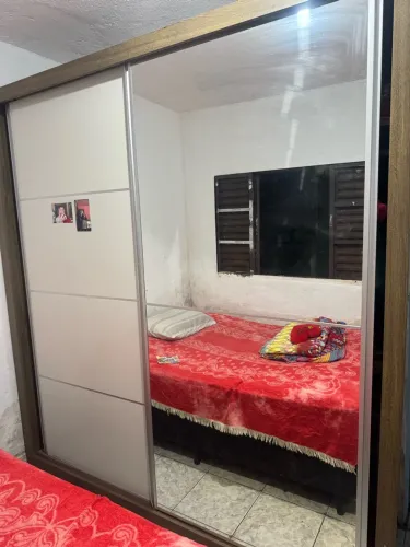 Vendo guarda roupa de casal com espelho 