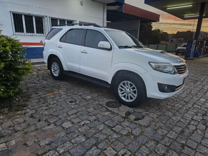 Toyota Hilux SW4 SRV D4-d 4X4 3.0 TDI Dies. AUT 2014