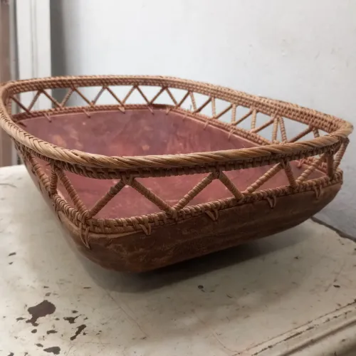 Fruteira/Centro de Mesa em Madeira com Acabamento em Rattan