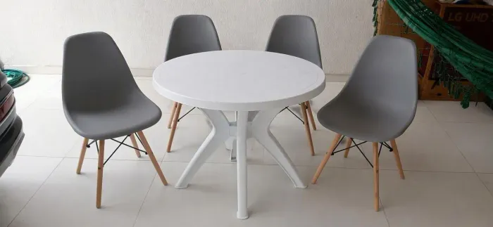 Mesa com cadeiras