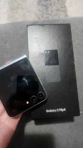 Celular Samsung ZFlip 5 - para retirada de peças