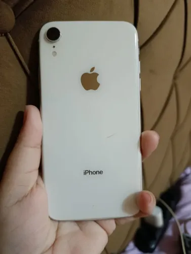iPhone XR só precisa trocar a tela porém funciona normalmente