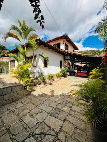 Casa para Locação em Petrópolis, Nogueira, 4 dormitórios, 2 suítes, 4 banheiros, 2 vagas