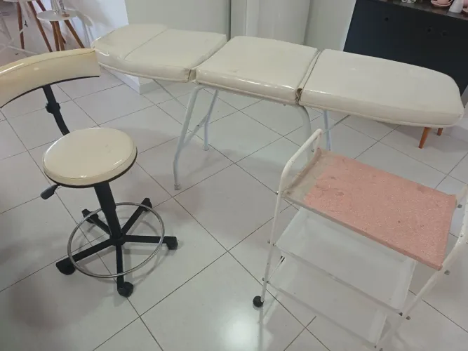 Maca para Estética, Cadeira e Prateleira