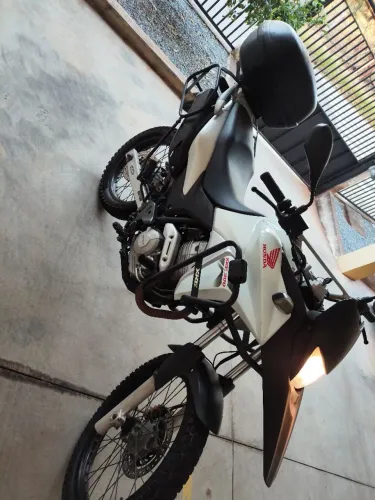 XRE 300 ano 2014