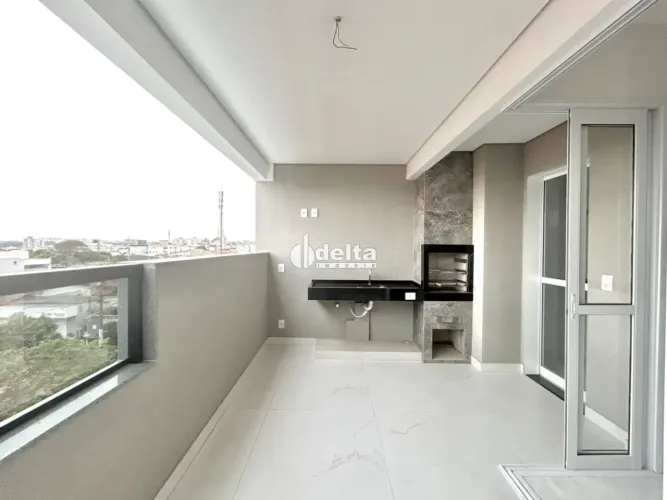 Apartamento com 3 quartos sendo 1 suíte disponível para venda no bairro Santa Mônica em Ub