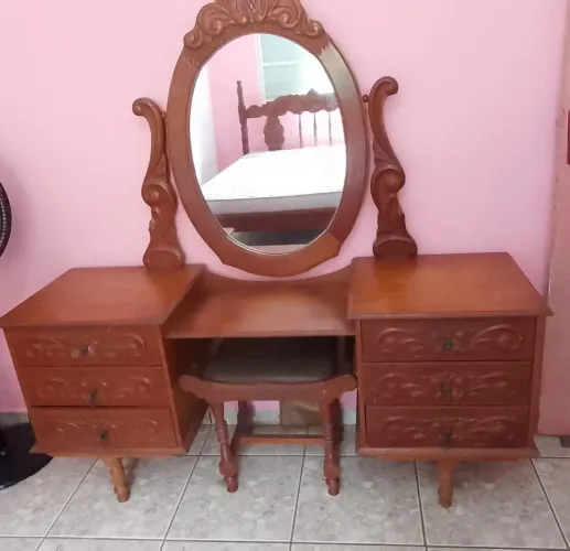 Penteadeira e cama talhadas a mão!!