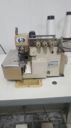 Máquina overlock JACK