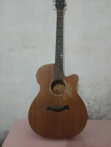 Violão semi novo 