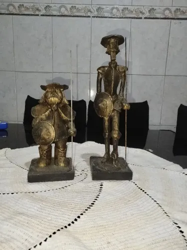 Estátuas e esculturas Don Quixote e Sancho Panca