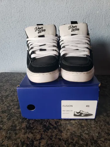 Vendo tênis tesla fusion