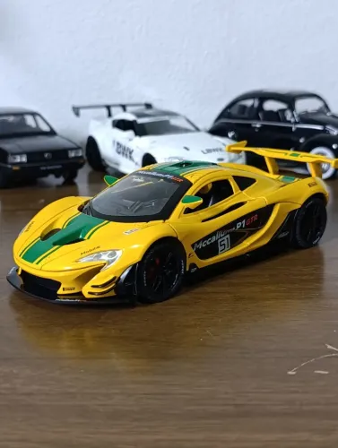 Miniatura McLaren 1:24 20cm