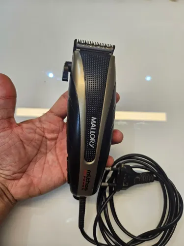 Máquina de cortar cabelo usada 