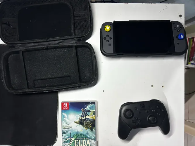 Nintendo switch V2 + Pro controller OU Zelda Tears of The Kingdom