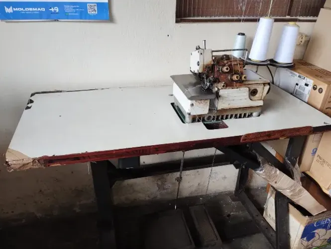 Máquina de costura Reta + Cobertura + Overloque