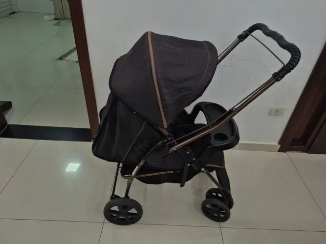 Vendo carrinho de bebê, cadeirinha de alimentação e andador, pacote 600,00