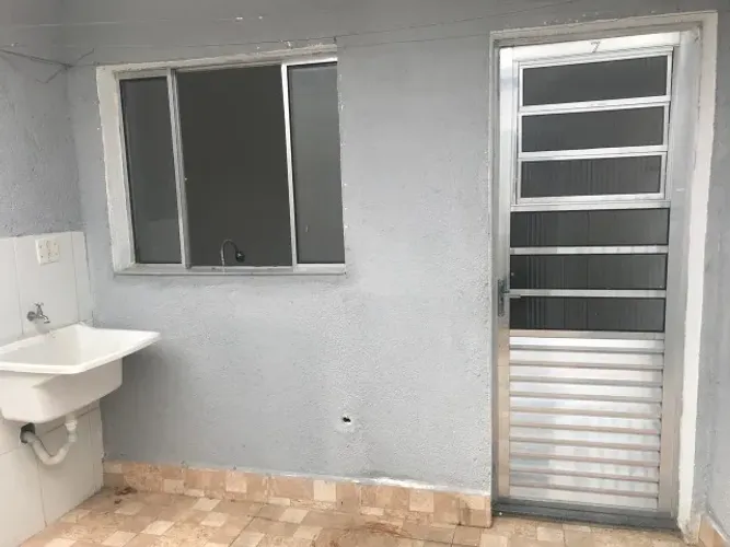 Venha morar num condomínio de Kitnets e acordar com os passarinhos, em Mogi das Cruzes S/P