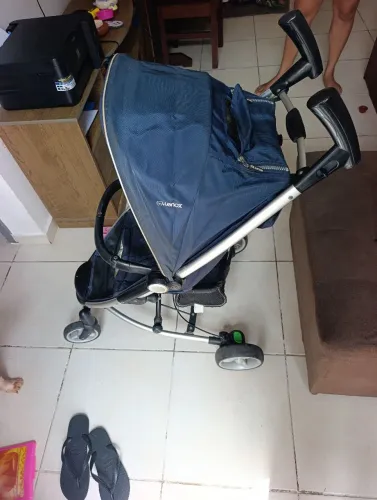 Carrinho de bebê Lenox -:R$ 300