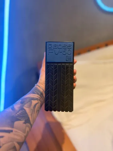 PEDAL DE VOLUME/EXPRESSÃO ROLAND FV-50