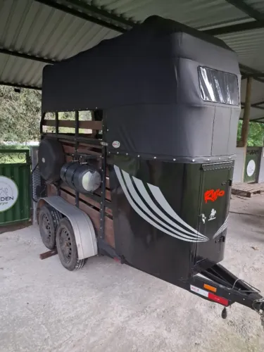 Reboque de Cavalo RUSSO