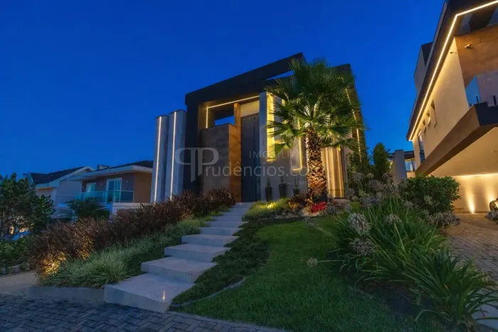 Casa Térrea no Condomínio Pineland 350m Porteira Fechada e Piscina Aquecida