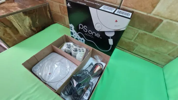 Videogame PSOne Completo na caixa