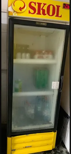 Vendo geladeira expositor 550 litros 220 