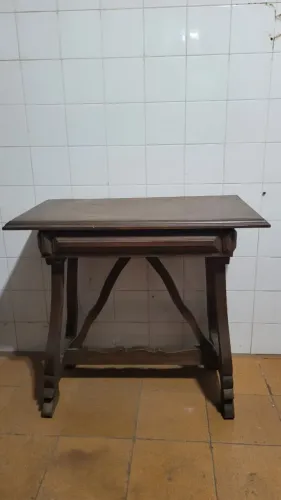 Escrivaninha com 1 gaveta antiga