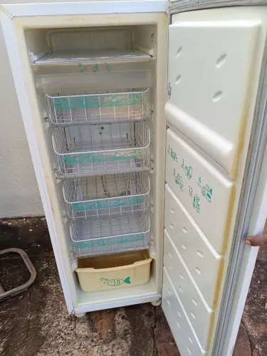 Freezer revisado funcionando perfeitamente 3 meses de garantia 
