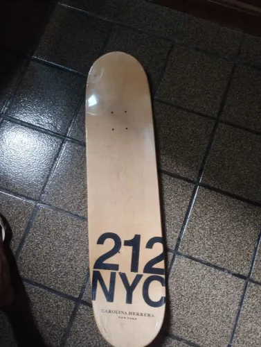 Shape de Skate Carolina Herrera 212 Nyc Edição Limitada