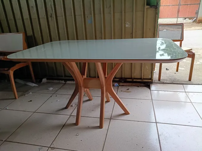 Mesa com tampo de madeira com vidro diversas cores de fundo e vários modelos..1e 40