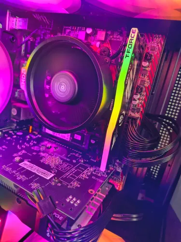 Pc gamer Ryzen 5 5600gt+rx 580 8 gigas faço envio pelo Olx pay