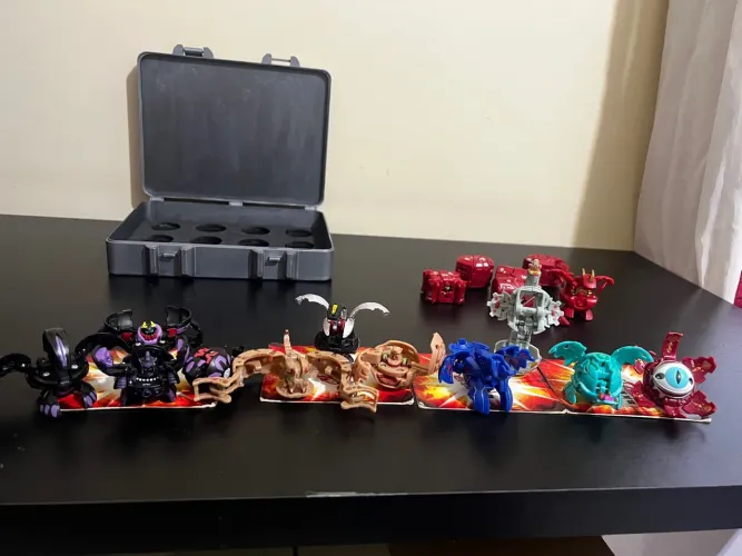Lote 19 Bakugan + Maleta