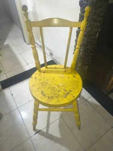Vendo 1(Uma), cadeira ANTIGA RELÍQUIA.