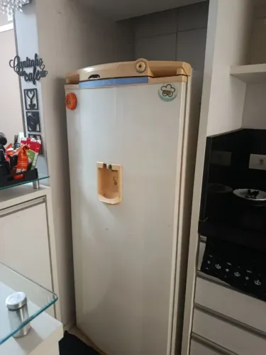 Geladeira Consul com dispenser de água 
