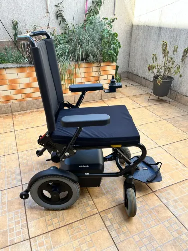 Cadeira de rodas elétrica seminova