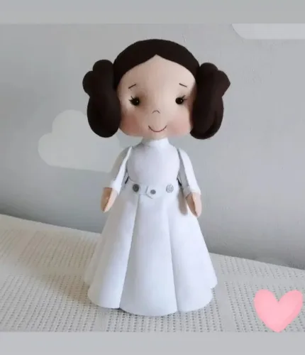 Boneca Princesa Leia em Feltro - Peça Exclusiva à Pronta Entrega