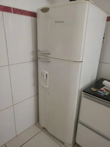 Vendo geladeira Eletrolux