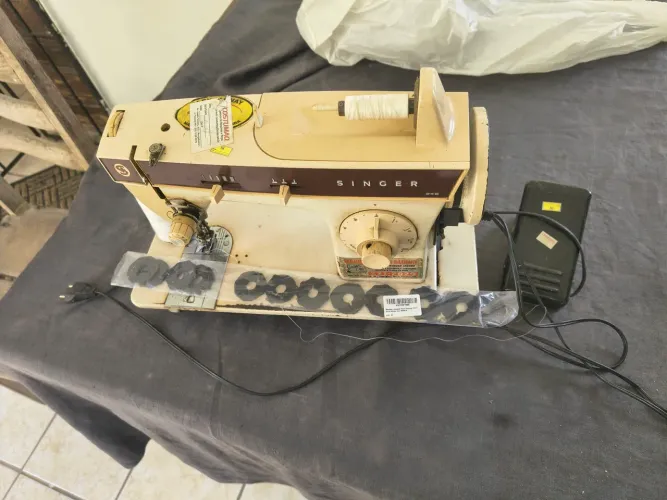 Máquina de Costura Singer 248